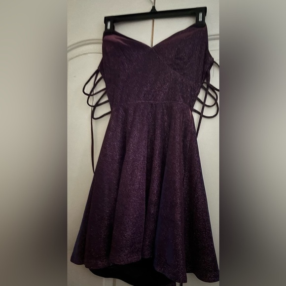 Macys City Studio Purple Metallic Glittery Tie Back Mini Dress Women's Size 1 - Picture 2 of 3